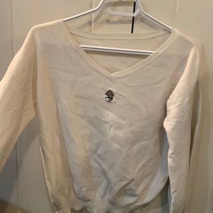 White rose medium vintage sweater